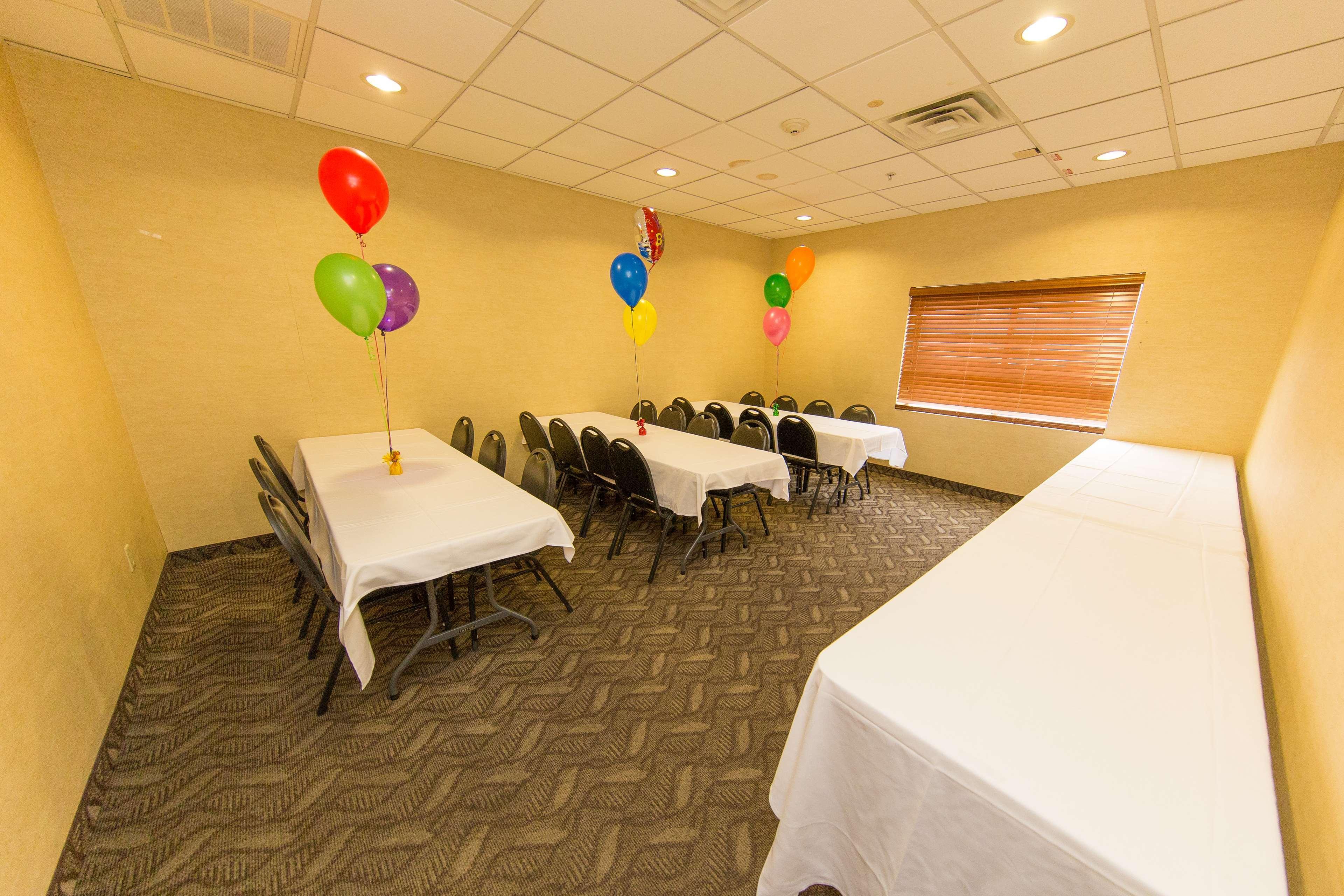 Rodeway Inn Portage Bagian luar foto